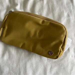 🆕 LAST ONE Lululemon Everywhere Belt Bag - Golden Sand